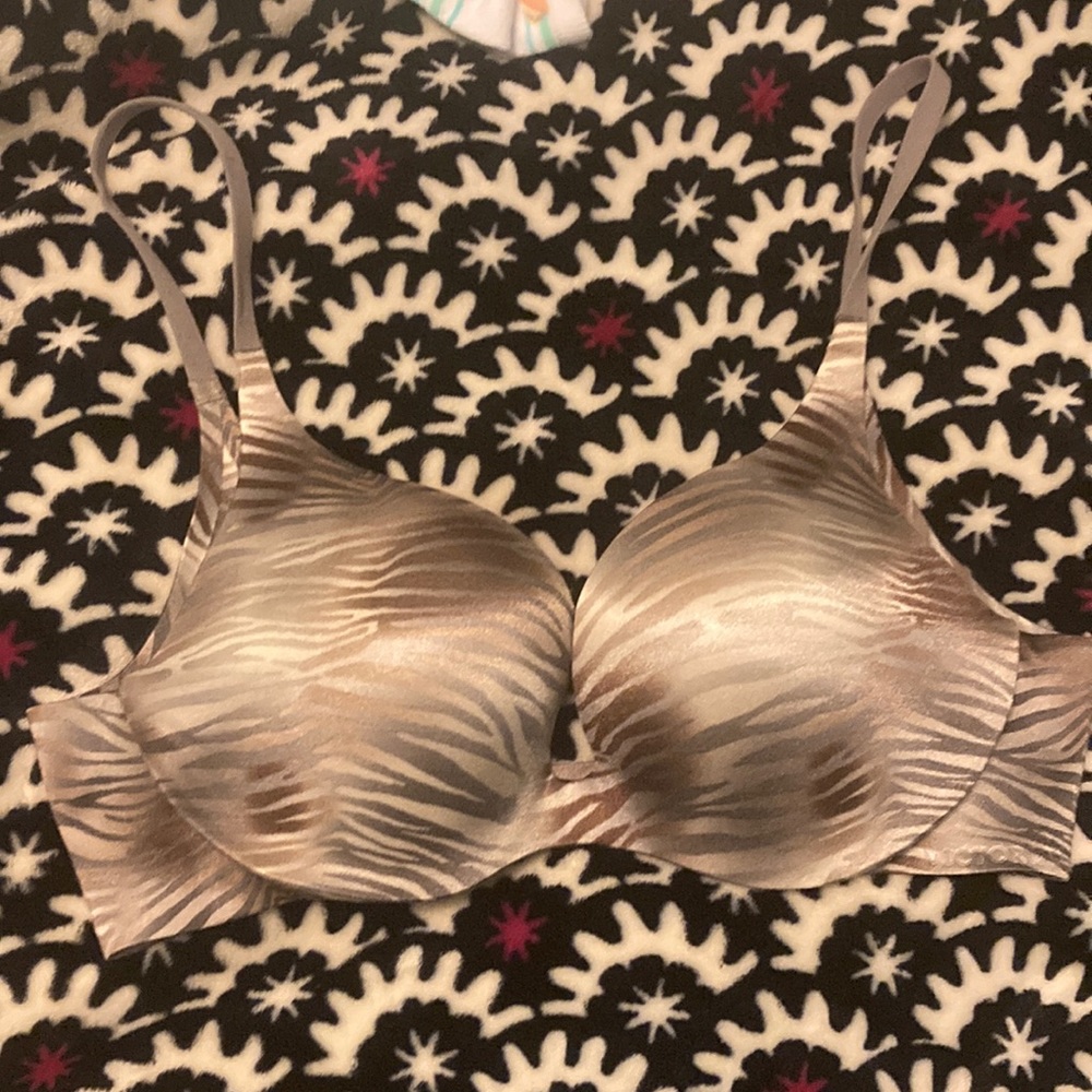 Women’s Victoria’s Secret Incredible push up plunge bra